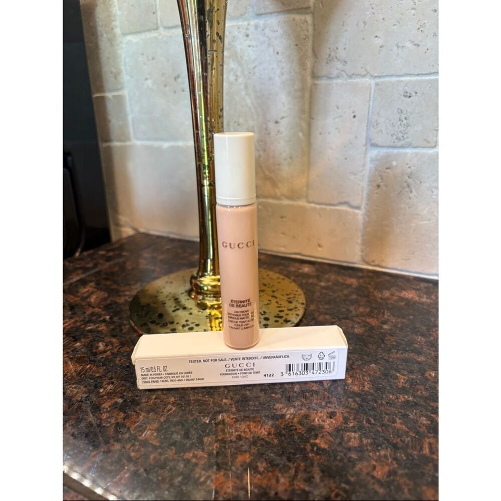 Gucci Éternité de Beauté Full Coverage Matte Foundation 134C Fair new in box